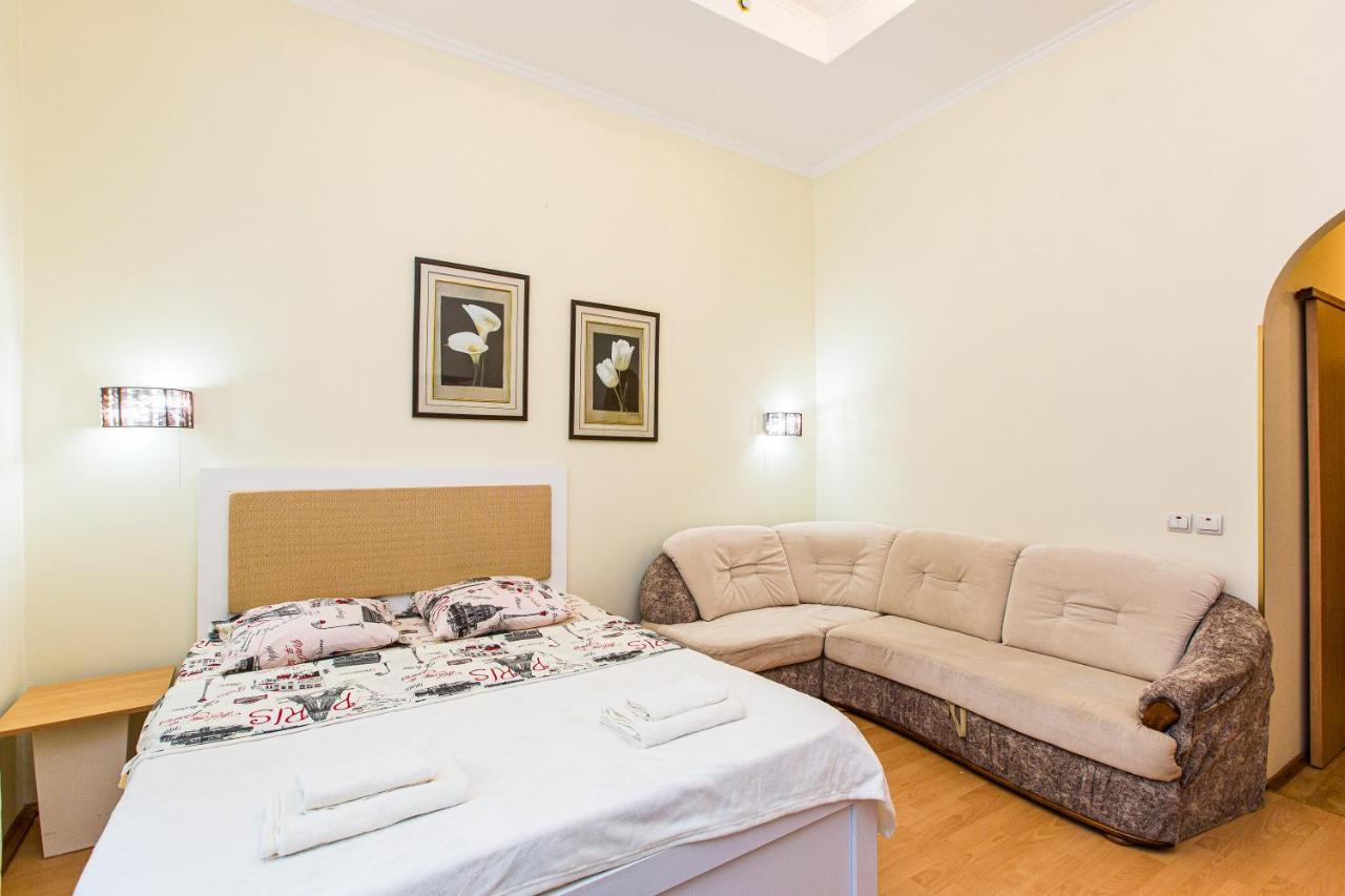 Біля Дзиги Сучасна Квартира На Вулиці Вірменській 35 Lviv Bagian luar foto