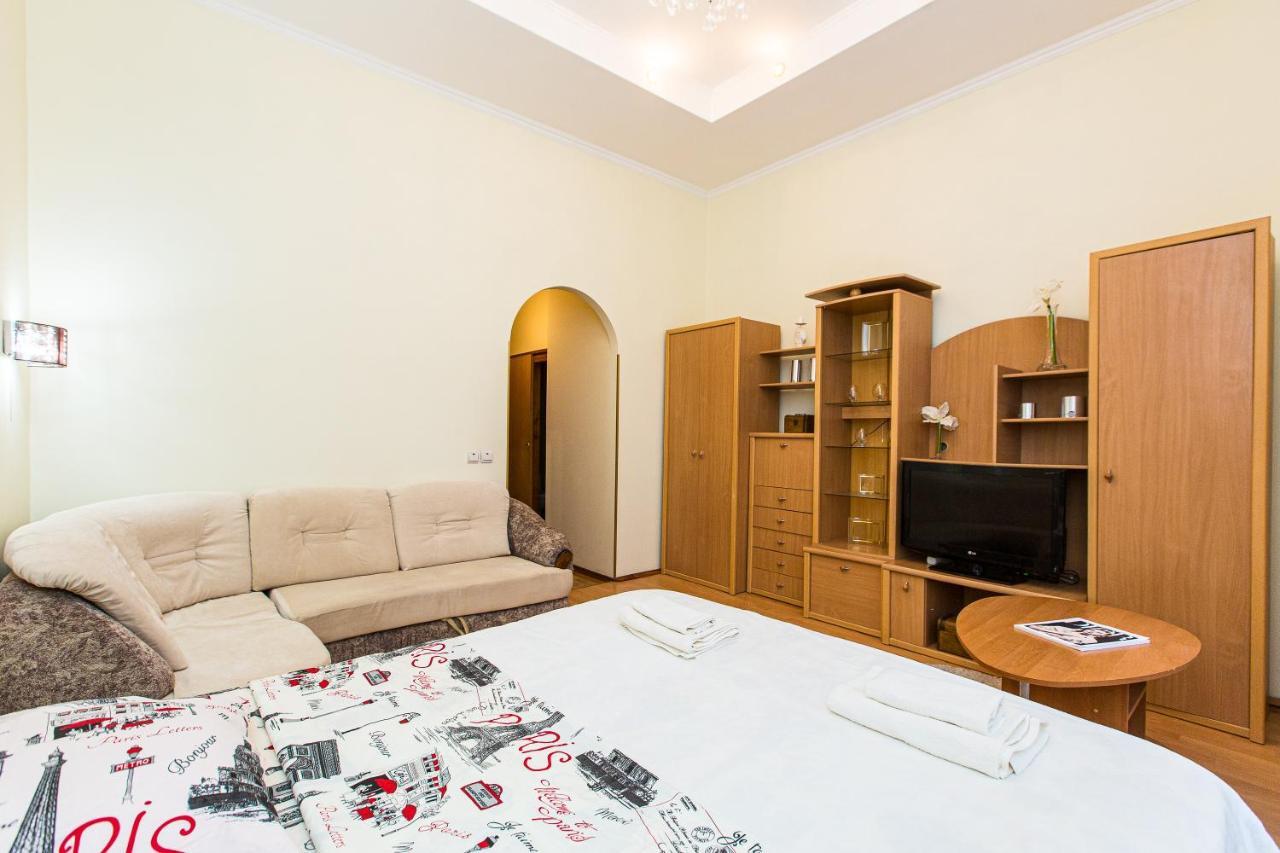 Біля Дзиги Сучасна Квартира На Вулиці Вірменській 35 Lviv Bagian luar foto