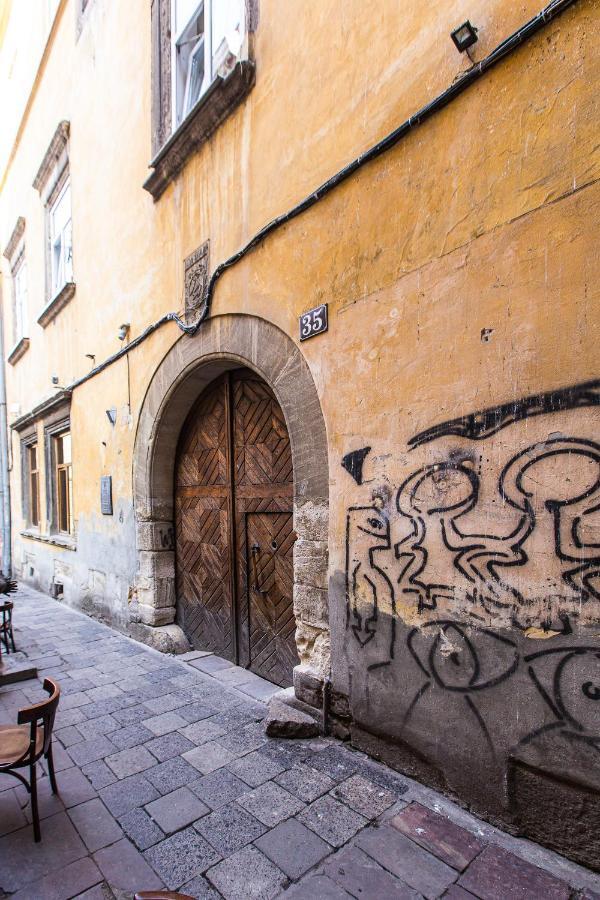 Біля Дзиги Сучасна Квартира На Вулиці Вірменській 35 Lviv Bagian luar foto