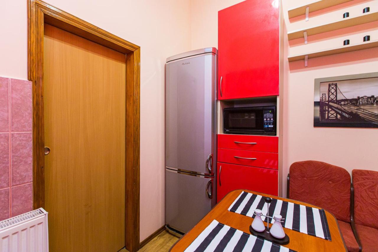 Біля Дзиги Сучасна Квартира На Вулиці Вірменській 35 Lviv Bagian luar foto